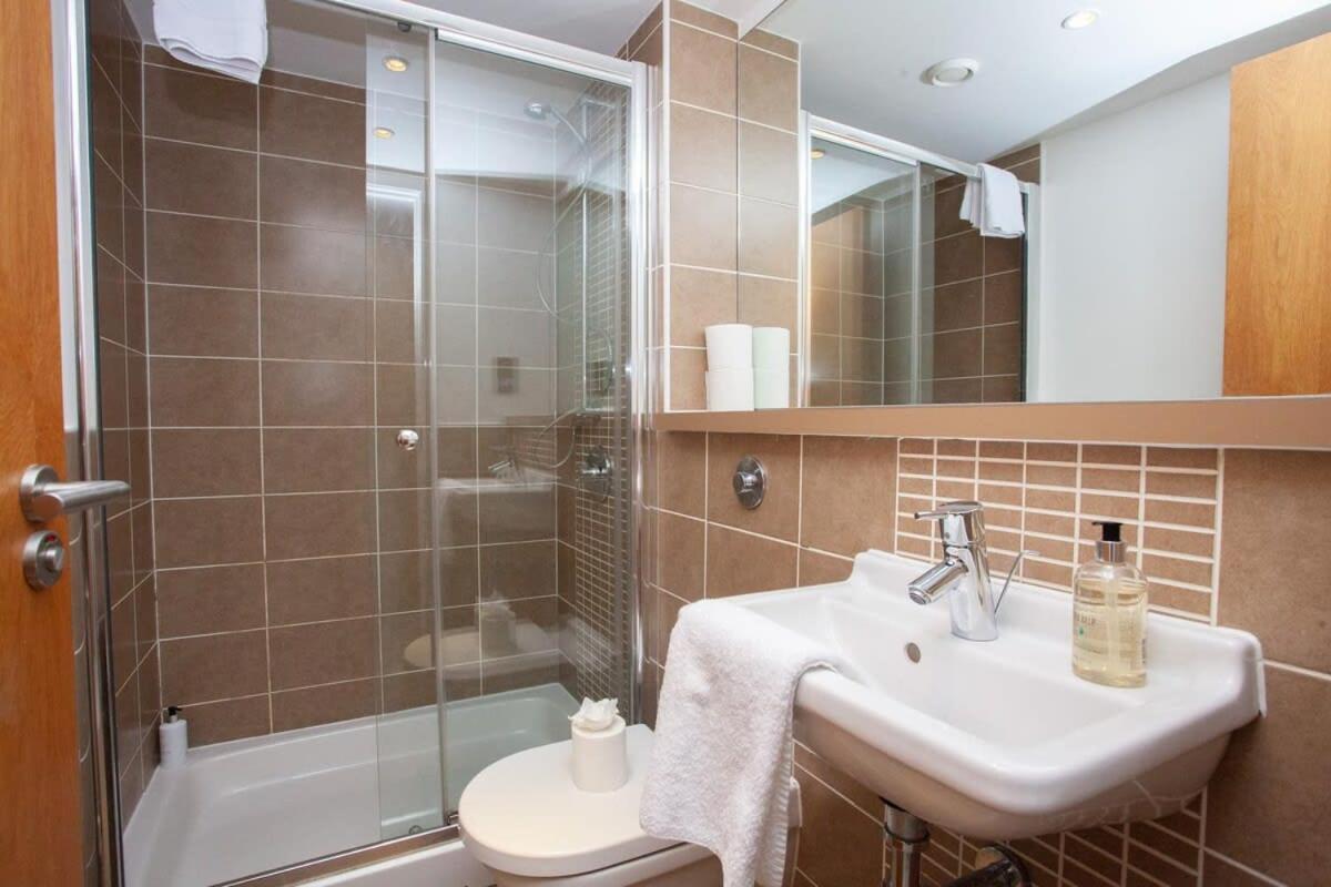City Centre Apartment W Parking & Hyperoptic Wifi Glasgow Dış mekan fotoğraf